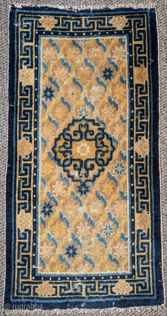 Small Ningxia long and narrow rug, or saddle top