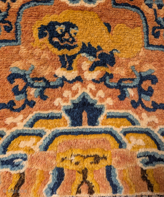 Ningxia Chinese throne-back with a "fu dog" /guardian lion (石獅; shíshī).