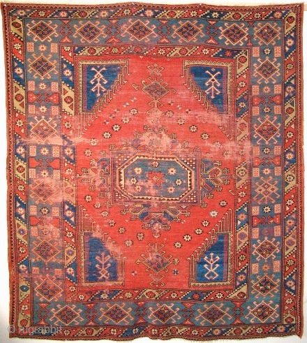 West Anatolian Bergama area / Çanakkale carpet with a Ghirlandaio medallion.                      