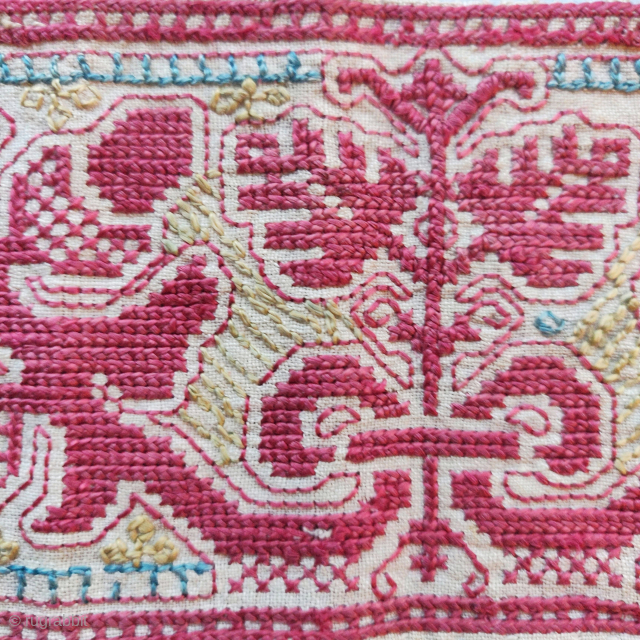 18th century Ionian Greek island embroidery, section of a cuff with an Italianate oak leaf and acorn meander.
Probably Ionian Islands, Corfu? or Lefkada? SE Adriatic        