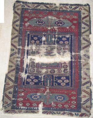 Very interesting and very dirty small damaged Shirvan type Caucasian rug with C-gul references and a central square reminiscent of sumakh bags. Beautiful colors, beautiful border, wool and cotton wefts. For similar  ...