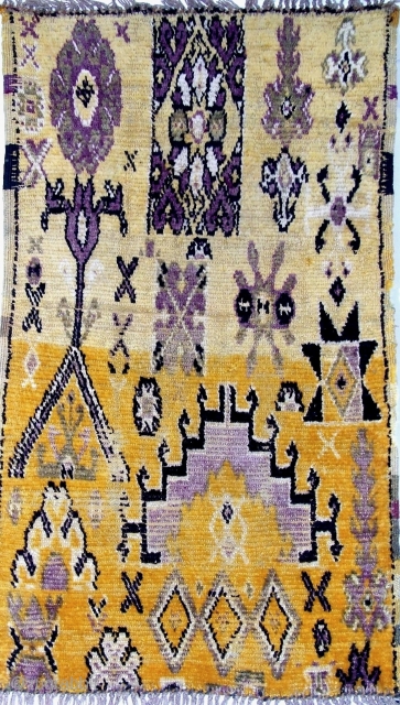 Rf 11-Berber rug (Ait Oubiel), wool,  natural colours, 124 x 74 cm, circa 1900s.                  