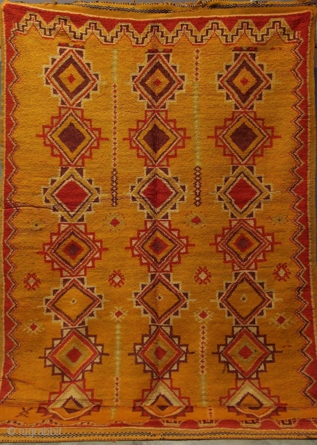 Rf 118- Ait Ouaouzguite Berber rug ( Ait Douchen ), wool, 267 x 150 cm, circa 1970s.                