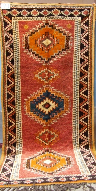 Rf 157- Ait Ouaouzguite rug ( Ait Khozama ), wool, 264 x 120 cm, circa 1990s.                 