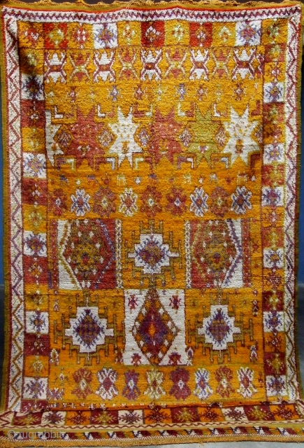 Rf 17- Ait Ouaouzguite Berber rug ( Ait tamassine ), wool,  natural colour, 266 x 142 cm, circa 1960s.             