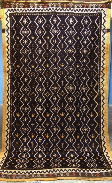 Rf 26- Berber rug, Ait Zenaga north, ( Ait Ouaouzguite ), natural wool colours, 323 x 137 cm, circa 1910s.             