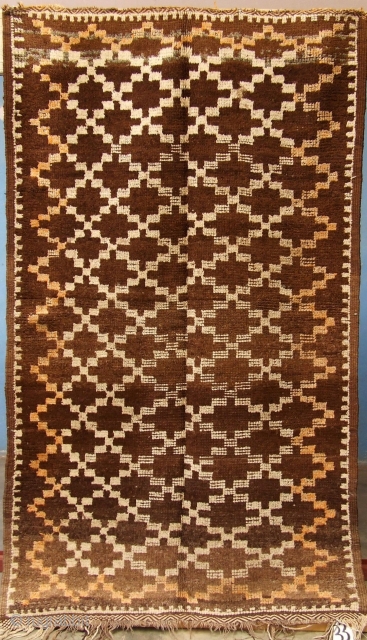 Rf 33- Anti-atlas Berber rug ( Ait znaga south ), wool, 187 x 112 cm, circa 1970s.                