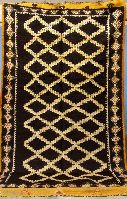 Rf 70- Berber rug, Ait Ouaouzguite ( Ait Znaga south ), wool, 325 x 144 cm, circa 1965-70s.               