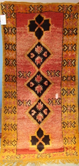 Rf 81- Anti-atlas Berber rug ( Ait Emer- douchen ), wool, 208 x 100 cm, circa 1970s.                