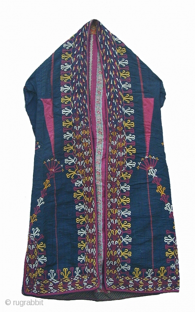 Chyrpy, Coat for a women
from the Turkmen Tekke
Silk Embroidery on Cotton
Early 20th centuy
Perfect Condition
About 115cm long
Please inquiry for more information
Thank you for visiting my website
www.m-beste.com        