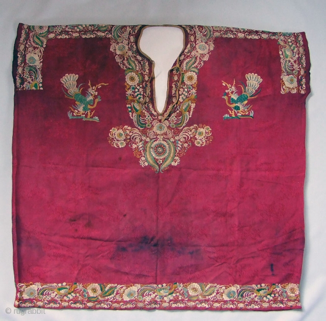 Parsee girl's shirt (jubla).
India, 19th century
silk embroidery.
These textiles were made in Surat, Gujarat, India, by Chinese workers for the wealthy Parsee community in Bombay.         