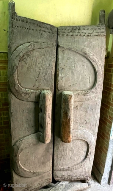 This excellent pair of tribal doors comes from Nagaland, North East India. Likely to be doors to the tribal leaders' homes, the abstract design is that of buffalo horns.

size: 77 x 36  ...