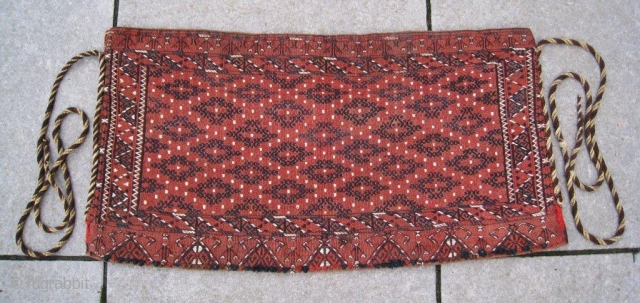 Antique Yomud complete torba in sumakh and kelim technique from circa 1910. All natural colours and in excellent condition.  Only one spot on the elem. It has still its flatwoven back,  ...
