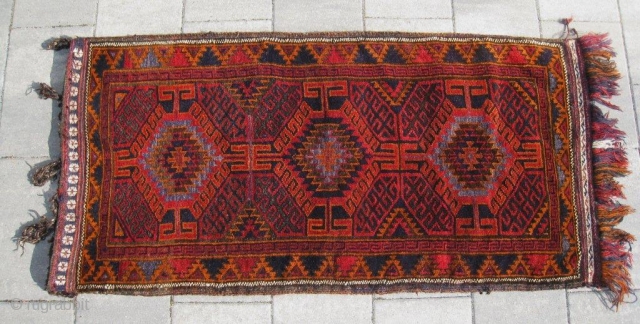 Baluch Mushwani-subtribe balisht, storage bag in excellent condition.
Sizes : 1'10" x 3'10"      55 x 114 cm            