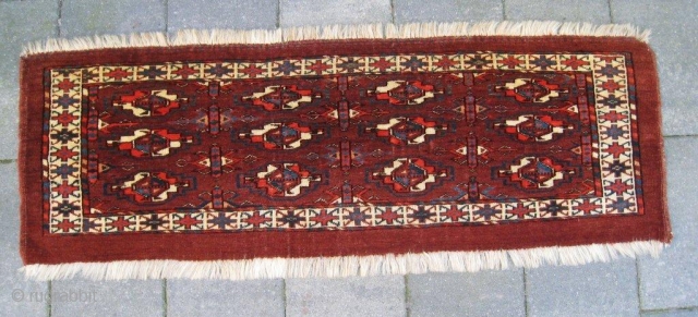 Lovely antique Yomut torba in excellent condition. No holes, no tears, no stains . Considering its colors and design , the age must be around 1870.
Sizes : 15 x 46 inches   ...