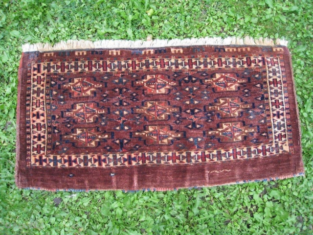 Rare 1850 Arabatchi torba. Seriously collectible rare Arabatchi piece. Its design is much more Arabatchi than Yomut, especially considering the motifs in upper elem, the secondary guls and the way of weaving  ...