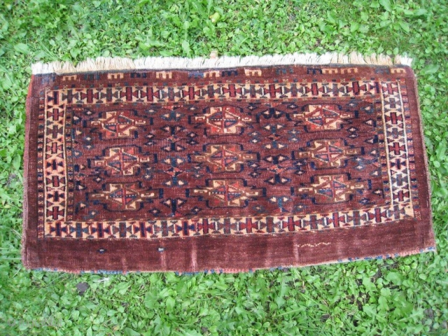 Rare 1850 Arabatchi torba. Seriously collectible rare Arabatchi piece. Its design is much more Arabatchi than Yomut, especially considering the motifs in upper elem, the secondary guls and the way of weaving  ...