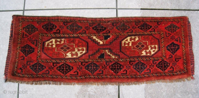 Antique 19th century Ersari Kizil Ayak torba. The piece shows two beautiful " Tauk Nuska guls " and a very remarkable broad border. Lovely colors. Knotting is asymmetrical open to the right  ...