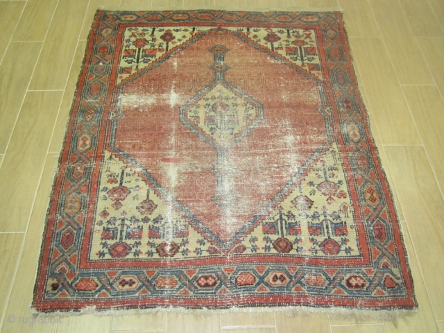 TAPIS MELAYER ANCIEN FIN 18EME
TAILLE 1.05  1.25                         