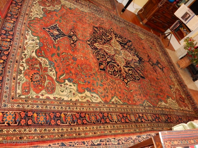 ANTIQUE SAROUK FEREGHAN  - IN BEAUTIFUL CONDITION WITH NEARLY FULL PILE  AND NO DRYNESS AT ALL - 9 X 12 FT -LOVELY OLD RUG WITH NO CONDITION DEFECTS   