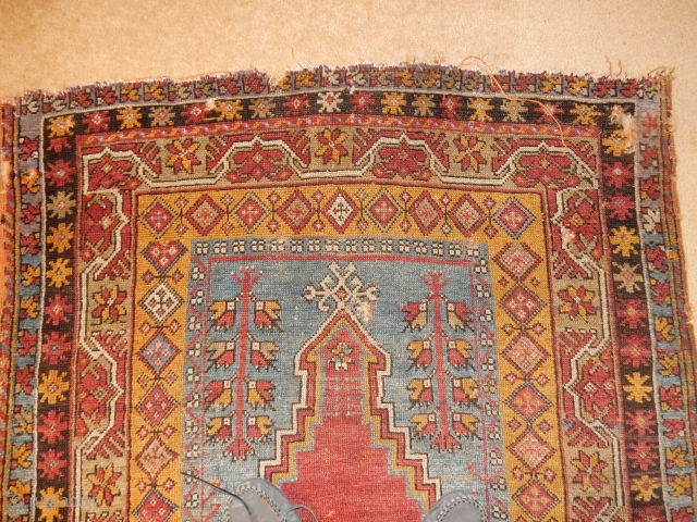 LARGE ANATOLIAN RUG WITH 4 X 6 SIZE- AND GLOWING DYES - BARGAIN OPRICED DUE TO SOME DAMAGE               