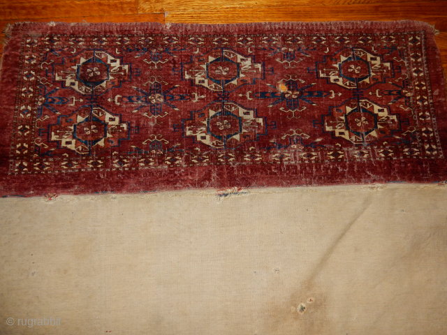 OLD TEKKE 6 GUL TORBA WITH WEAR AND HAVING THE ORIGINAL BACK .The animals have 2 horns. HAS A SMALL 1/2 INCH HOLE - OLDEST INDIGO DYE USED - $800 INCL SHIPPING
BOYLSTONASSOCIATES@GMAIL.COM 