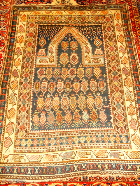OLD MARASALI WITH GREAT WEAVE . POSSIBLE 18TH CENTURY ...NOT REALLY ...
SOFT PASTEL DYES AND A CURVED ARCH               