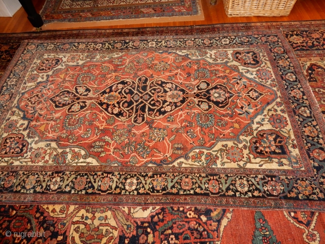 LOVELY OLD SAROUK IN TOP CONDITION - BEST WEAVE AND QUALITY - 53 X 78 INCHES 
NO CONDITION ISSUES              