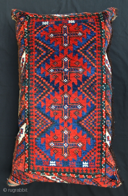 Beautiful balisht (pillow-bag) made by the Baluch of Sistan circa 1900.
Mint condition with complete original back in un-dyed natural wool plain-weave.
            