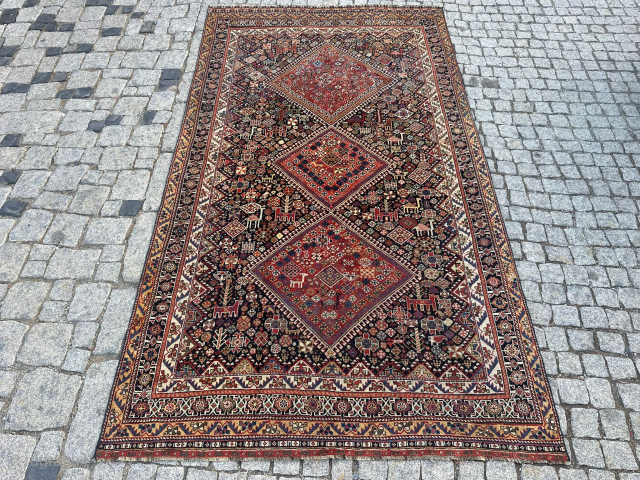 Exceptional Quashqai tribal rug in excellent condition. 160 x 280 

Features rare camel motifs, fine knotting, and beautifully preserved natural colors. A striking example of Quashqai craftsmanship value.     