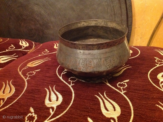 Copper bowl diameter 16 cm height 12 cm  aform natolia .Inscription armanian Murat's son Agop.

                 
