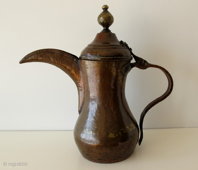 Coffee Pot(dalla). Arabian Gulf - Circa 1900 or earlier. Copper. Very good condition. Great Patina.                  