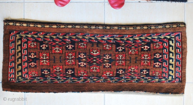 Antique Kepse gul Yomut torba with corroded deep magenta. Complete with beige flatwoven back. 96 x 36 cm.               