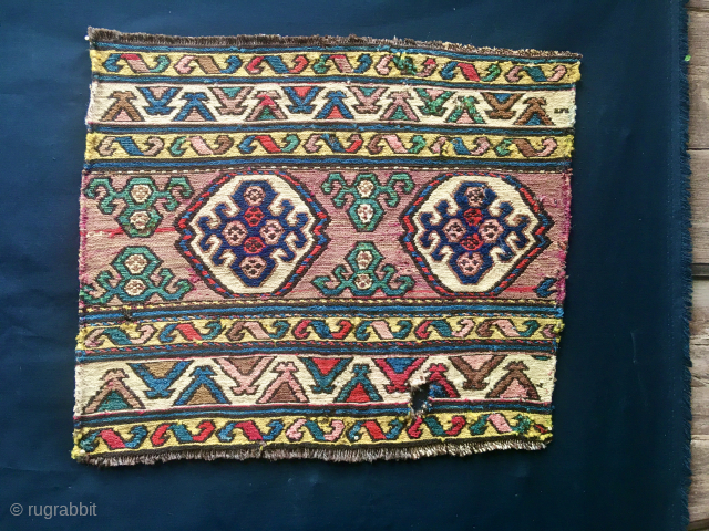 Caucasian, possibly Shahsavan sumack mafrash end panel.
Size is cm 45x52 ca.
Tribal, wild, childish drawing.
Considering the introduction of fuchsin, I'm thinking of dating it to 1890/1910.
Condition issues. One hole is ...