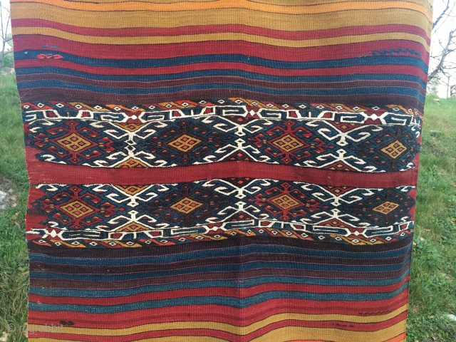 Have a better look! It's an awesome piece! An East Anatolian open cuval. Cm 110x140. Datable 1890/1910. Great primitive drawing. Wonderful natural saturated colors. Lots of aubergine, nice, deep madder red, a  ...