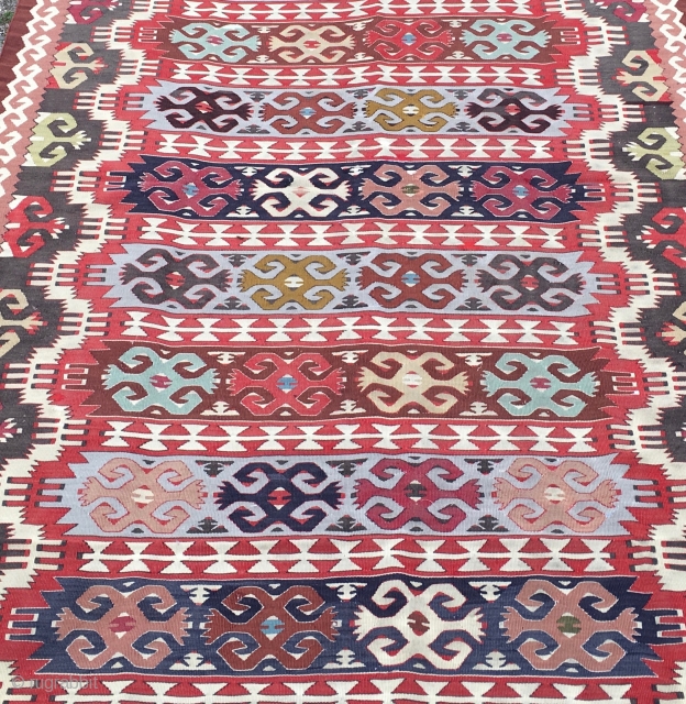 Gocmen kilim. Cm 140x285. Vintage. Very good weaving with no difference between front and back.                  