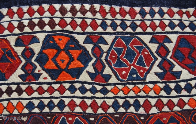 Let's learn something interesting regarding sumack weaving.
Eastern Turkey Sumack big heybe face. Cm 66x96. Datable as late 19th or early 20th century. Where from? It's a puzzle, could be Kurdish? Such pieces  ...