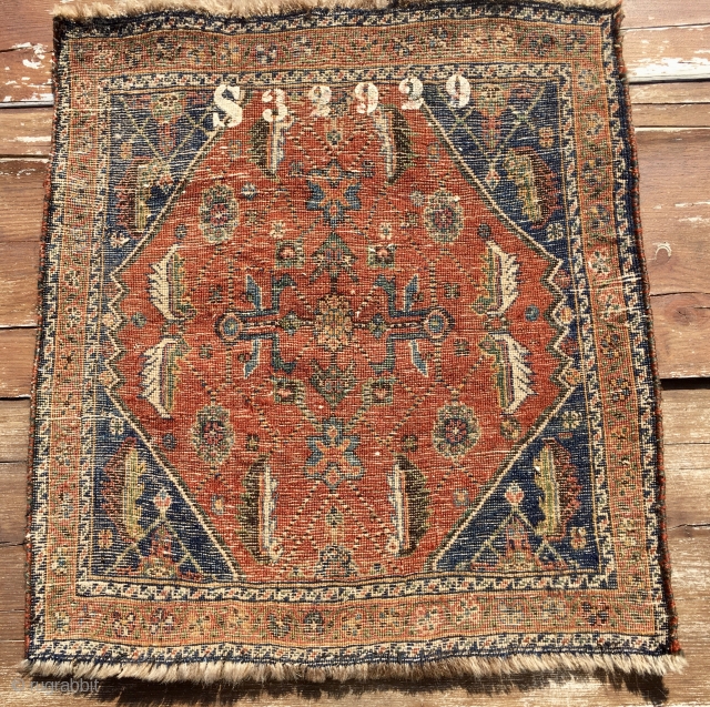 Qashqai pile khorjin bag face. Cm 60x64 ca. 1890/1910. Beautiful, proportioned, interesting. Natural dyes. In good condition. The numbering on the back might be either the cataloging of the Perez gallery in  ...