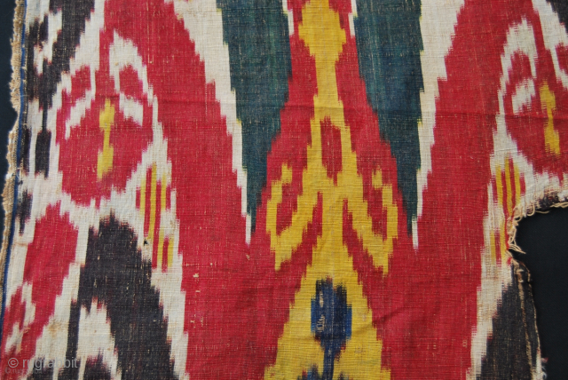 Uzbek Silk Ikat Fragment. 
Cm 124X42 ca. Second half 19th century
Right, it's not one of the 7 wonders of the world, but it's a nice, sweet, beautiful piece! A fragment as you  ...