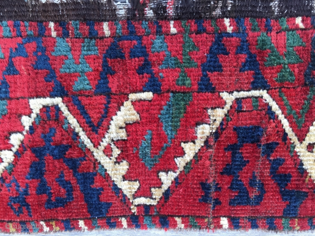 Turkman Ersari rug fragment. Cm 33x183. Imho first half 19th c. Fantastic colors. It has got a kind of Salorish flavour......isn't it?!

           