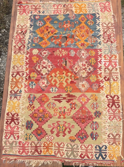 I bought this wrecked kilim 'cause I liked it with the idea of having it restored one day. More than 30 years passed by and I haven't done anything. Anatolian, wool, cotton,  ...