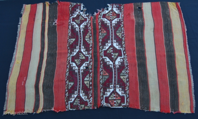 East Anatolian cuval fragment. Cm 105x152. Late 19th or early 20th c. wool & cotton. In bad condition but still charming.
            