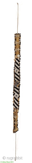 Kuba people beaded headband - Congo. Mid 20th century or earlier. Cm 73x3 ca. Raffia, cowry shells, beads.
Such headbands were worn by nobles of Kuba royal families. They were the sign of  ...