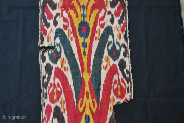 Small, sweet, beautiful Uzbekh silk ikat fragment. Cm 124x42 ca. 
Second half 19th century. --- Mount it, frame it, hang it......and you'll have a modern painting in your sitting room......
P.s. I'm just  ...