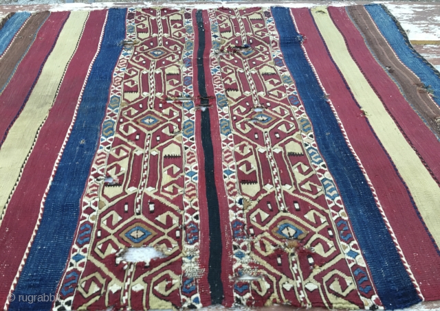 Lovely Eastern Anatolia open cuval/storage bag. Cm 110x140. 100 to 120 years old. Great colors. Central sumack part has got a nice graphics. Despite some condition issues still very much enjoyable. Got  ...