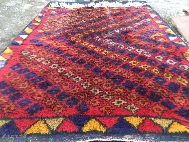 Yatak/sleeping rug from somewhere up on the Anatolian central plains, probably in between Cappadocia and Konya. Reckon vintage times. In great condition. A work of art more than a simple rug. Cm  ...