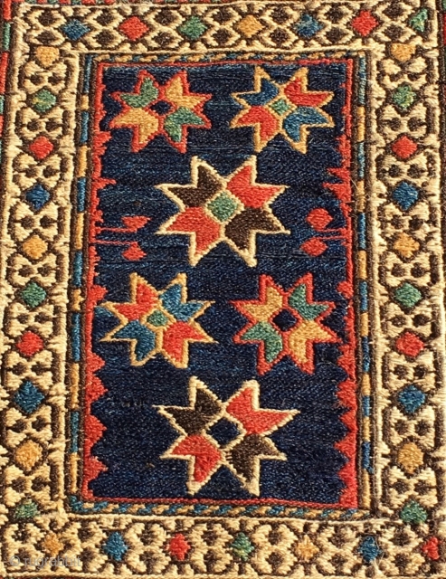 Shahsavan sumack bag face. Cm 54x60. Great pattern, great age, great colors. Lovely center with dark blue background, the ceiling of nomads. Well drawn, well proportioned, well preserved.     