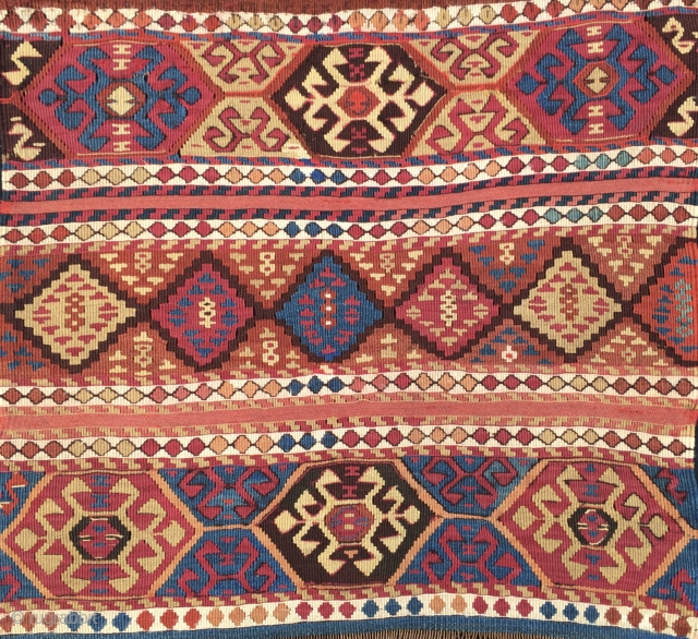 Wonderful antique natural color Sinanli bag face. Cm 69x73. See the fantastic cochineal, the lovely madder red & orange, the bright yellow, the deep indigo blue.....Great unusual thin weave in between the  ...