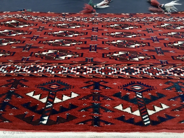 Beautiful Turkmen Yomut 16 gul festival cuval with tassels in mint condition. Cm 68x110, cm 142x110 open. Got it from a Turkish collector. Trying to get the second one in order to  ...