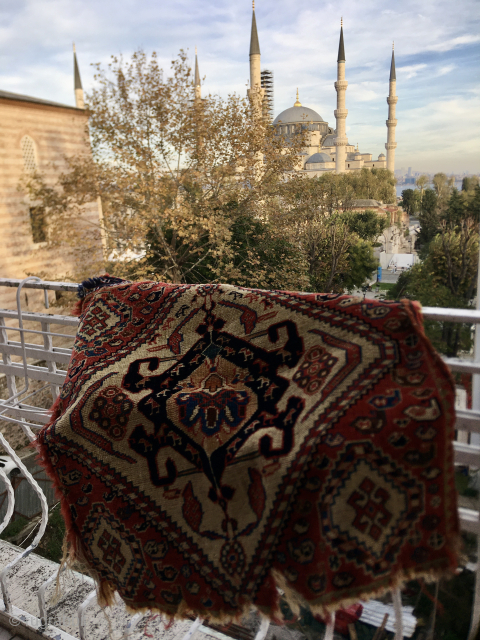 Qashqai Kashkuli khorjin bag face
Cm 60x60 circa
Fars province, Southern Iran
Datable 3rd q 19th century
Great pattern
Wonderful colors
Rare & beautiful
Very much wanted by collectors
DM or carlokocman@gmail.com